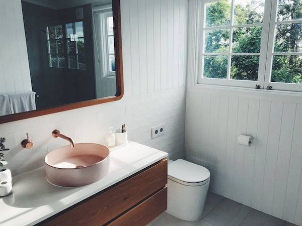 Comment choisir son meuble de salle de bain selon son matériau et sa finition ?